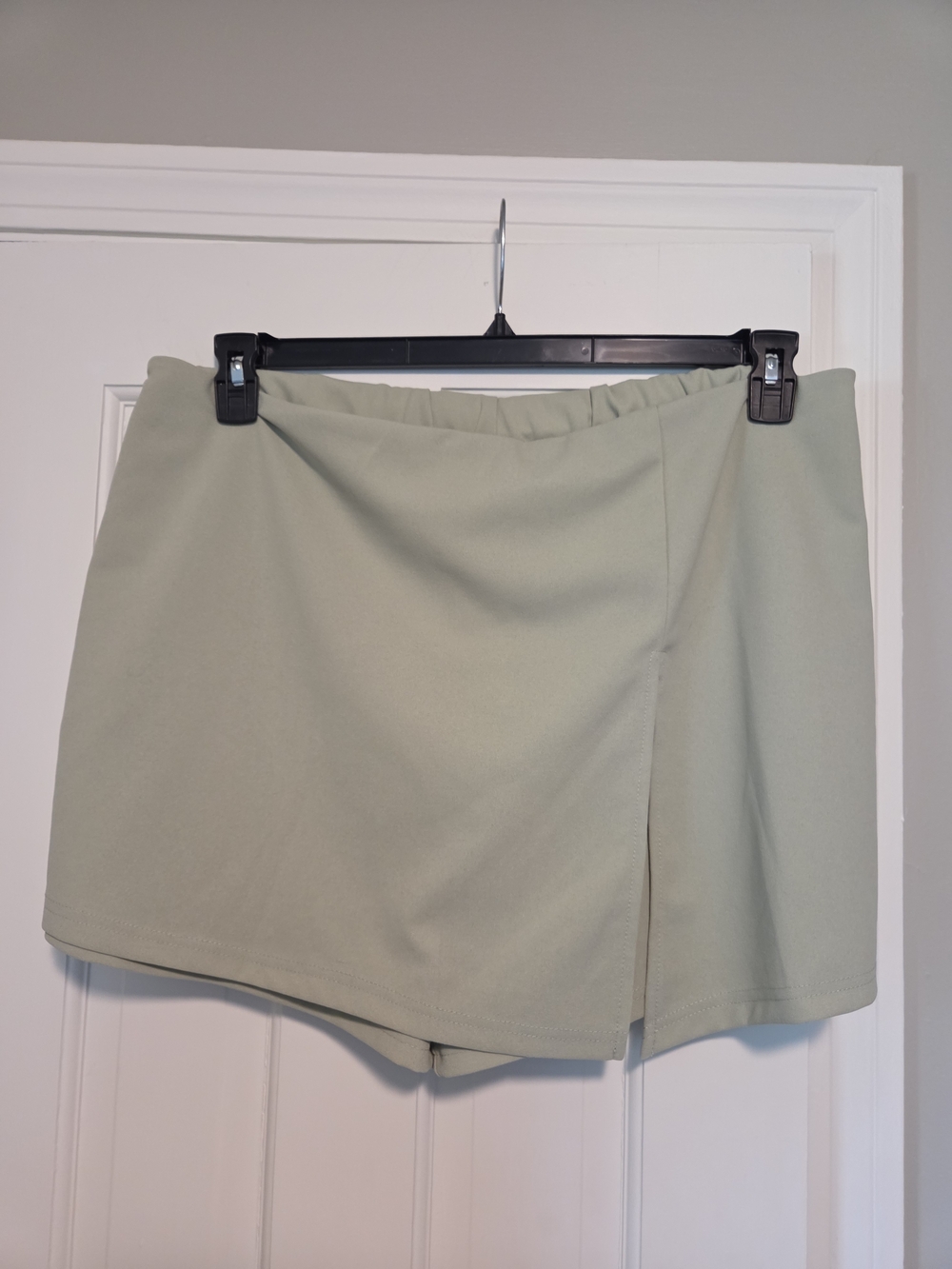 Womens Sage/Mint Green Skort Elastic Waist.